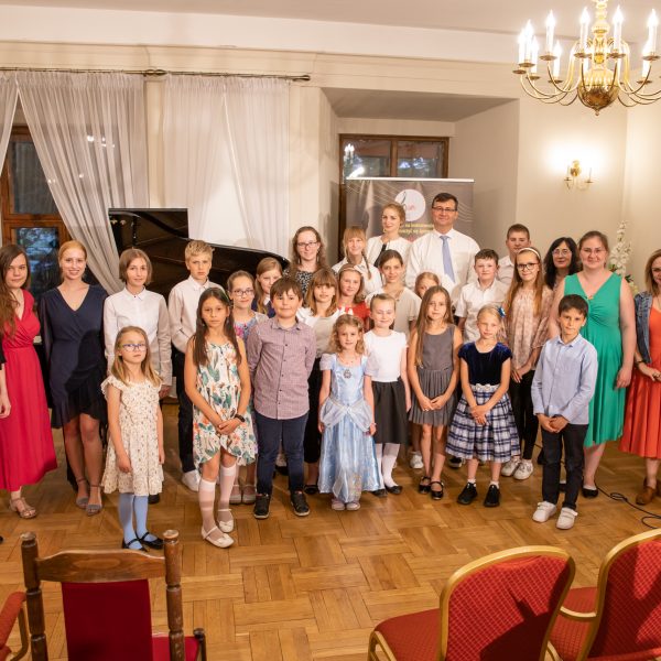 Koncert na zakończenie roku 2021/2022 Dwór Zieleniewskich w Trzebini